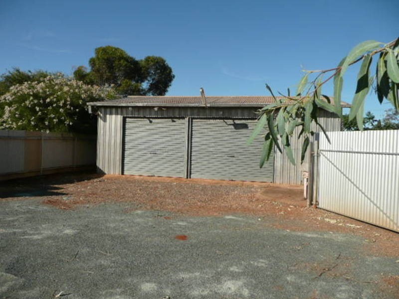 185 Bourke St, West Lamington WA 6430