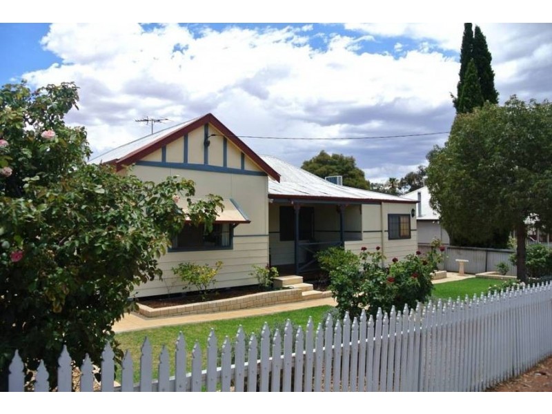 32 Lyall Street, Lamington WA 6430