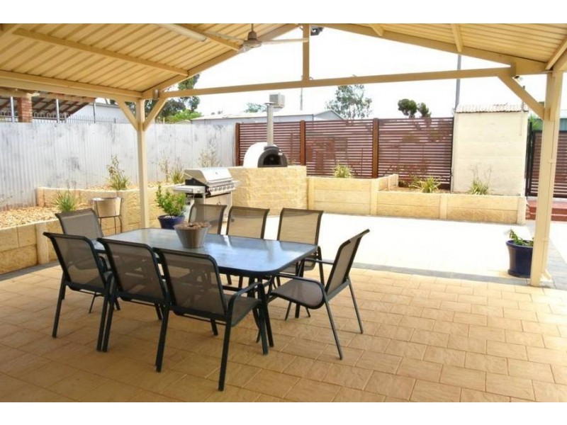 32 Lyall Street, Lamington WA 6430