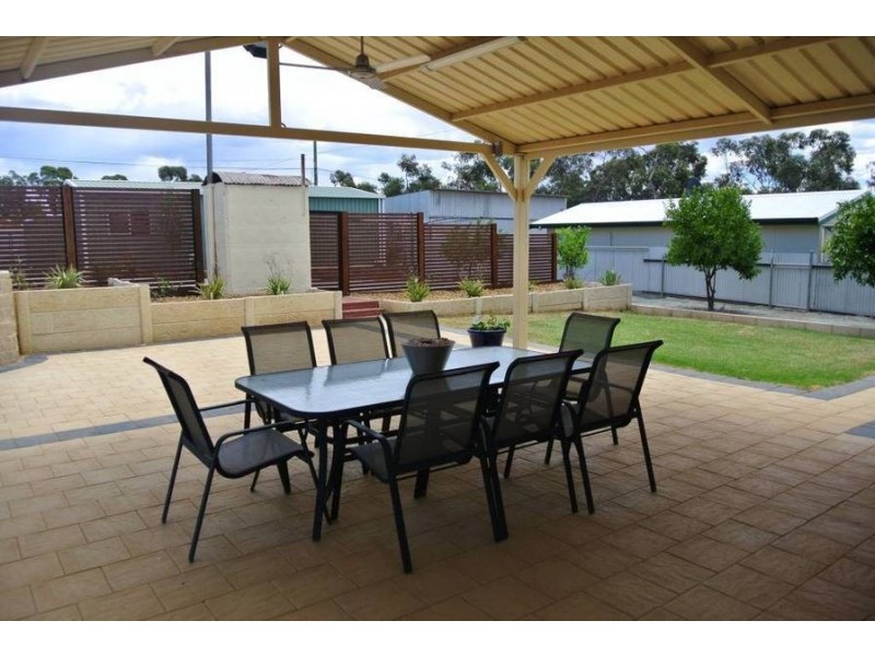 32 Lyall Street, Lamington WA 6430