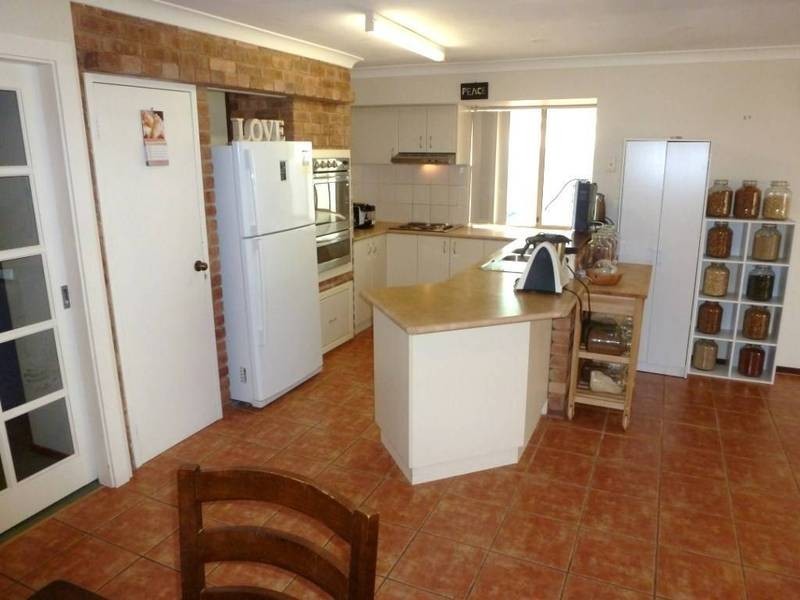 8 Kyle Place, Hannans WA 6430