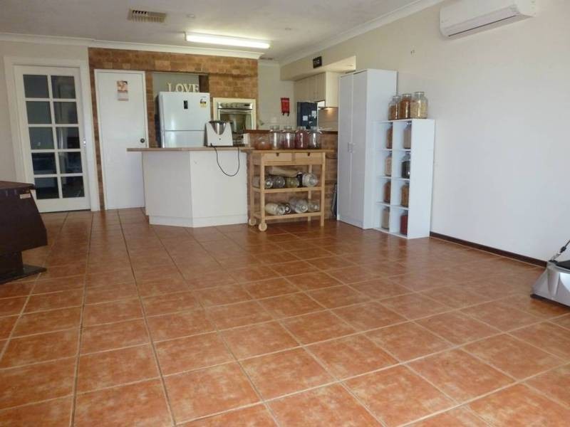 8 Kyle Place, Hannans WA 6430