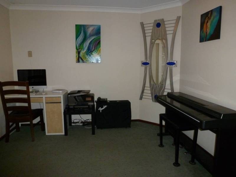 8 Kyle Place, Hannans WA 6430