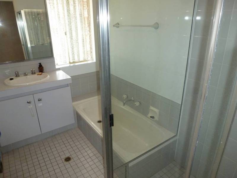 8 Kyle Place, Hannans WA 6430