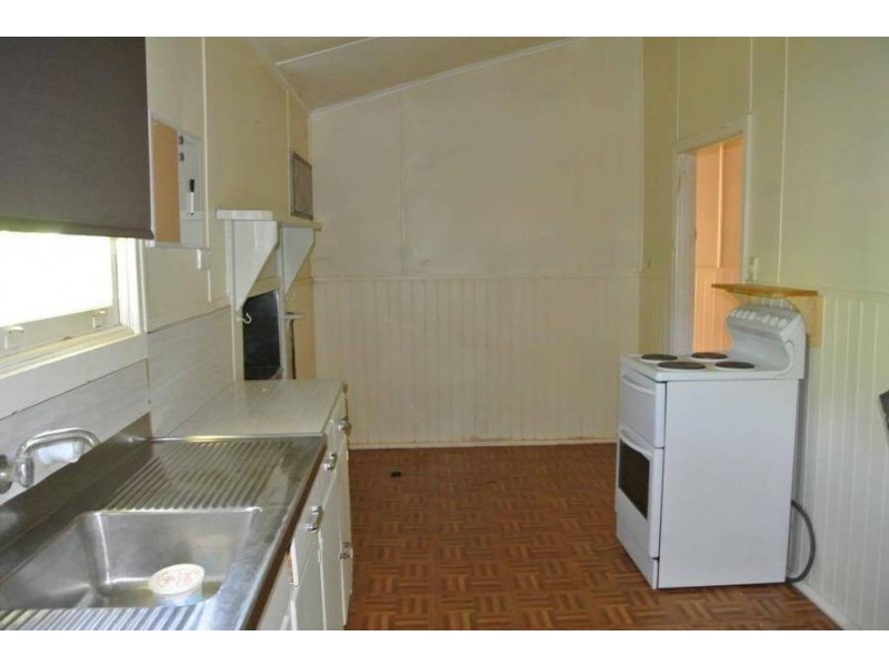 2 Russell St, Lamington WA 6430