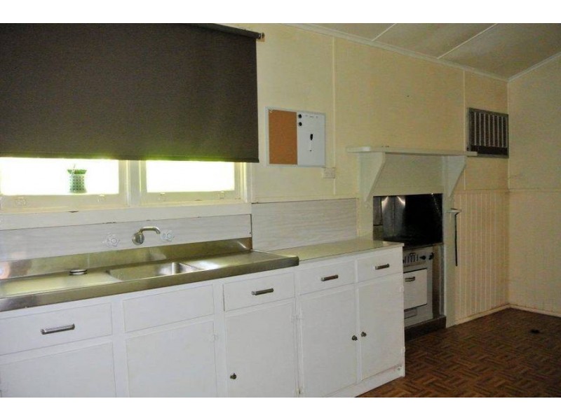 2 Russell St, Lamington WA 6430