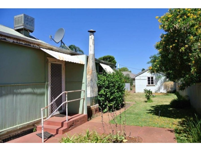 2 Russell St, Lamington WA 6430