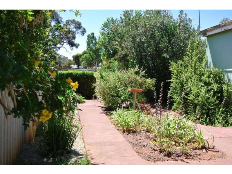 2 Russell St, Lamington WA 6430