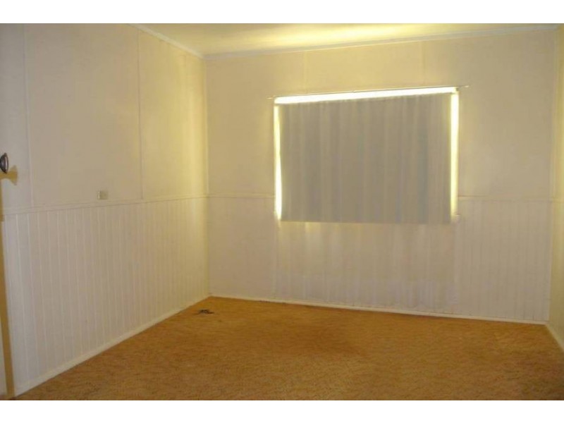 2 Russell St, Lamington WA 6430