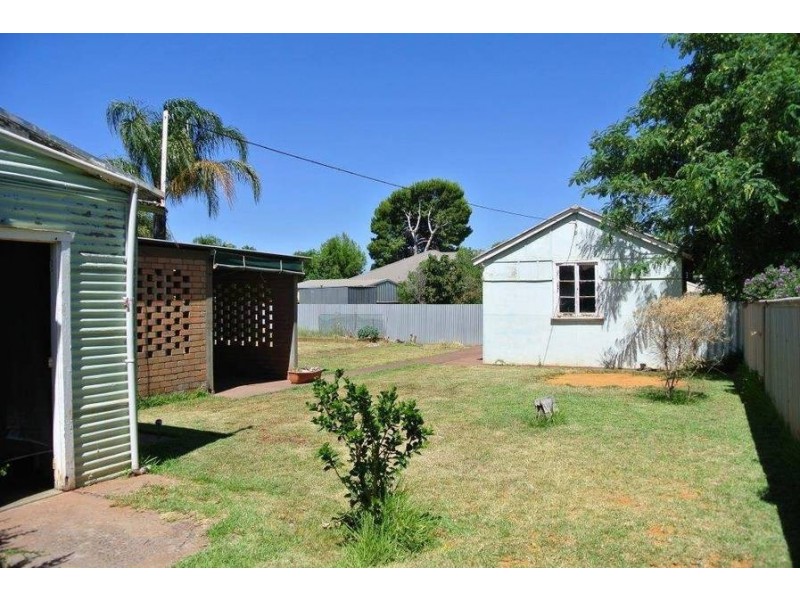 2 Russell St, Lamington WA 6430