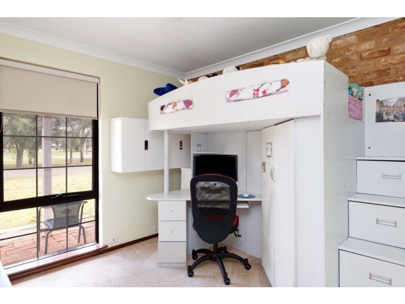 15 Bennetts Place, Hannans WA 6430