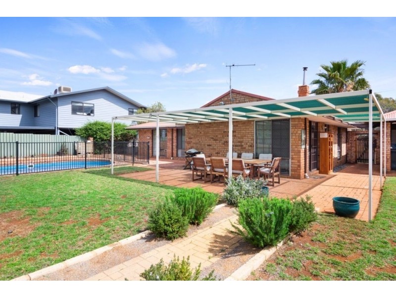 15 Bennetts Place, Hannans WA 6430