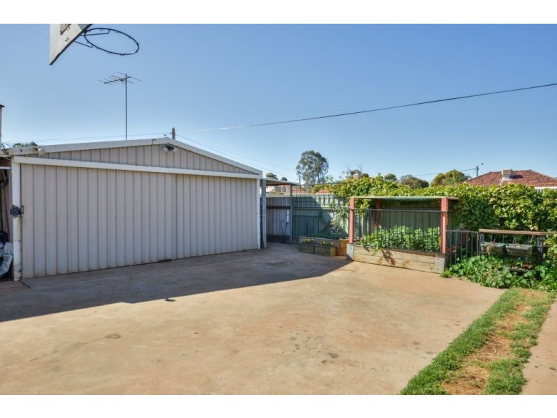 33 Salisbury Road, South Kalgoorlie WA 6430