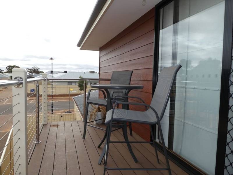 4 Pira Avenue, Karlkurla WA 6430