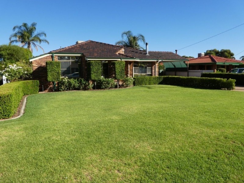 11 Robertson Street, West Lamington WA 6430