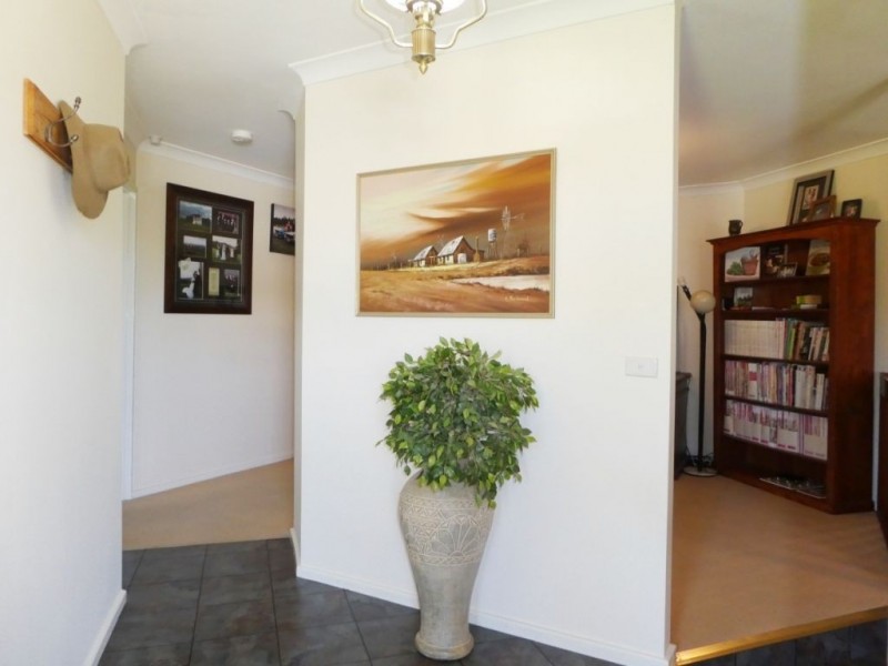 11 Robertson Street, West Lamington WA 6430