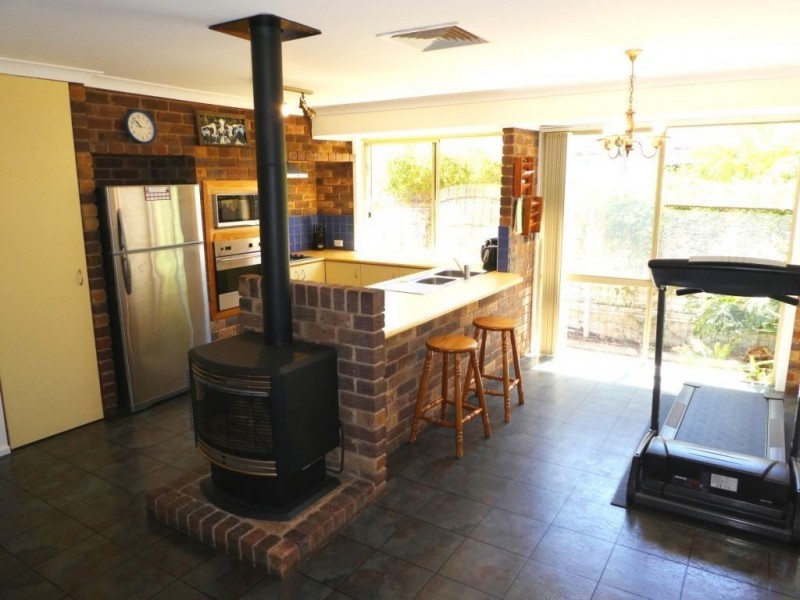 11 Robertson Street, West Lamington WA 6430