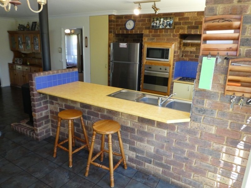 11 Robertson Street, West Lamington WA 6430