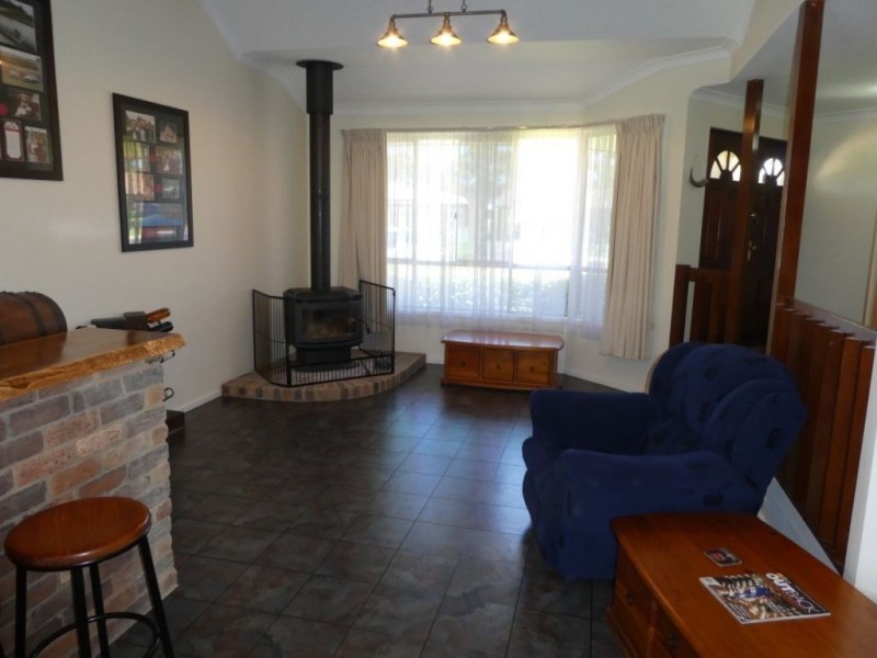 11 Robertson Street, West Lamington WA 6430