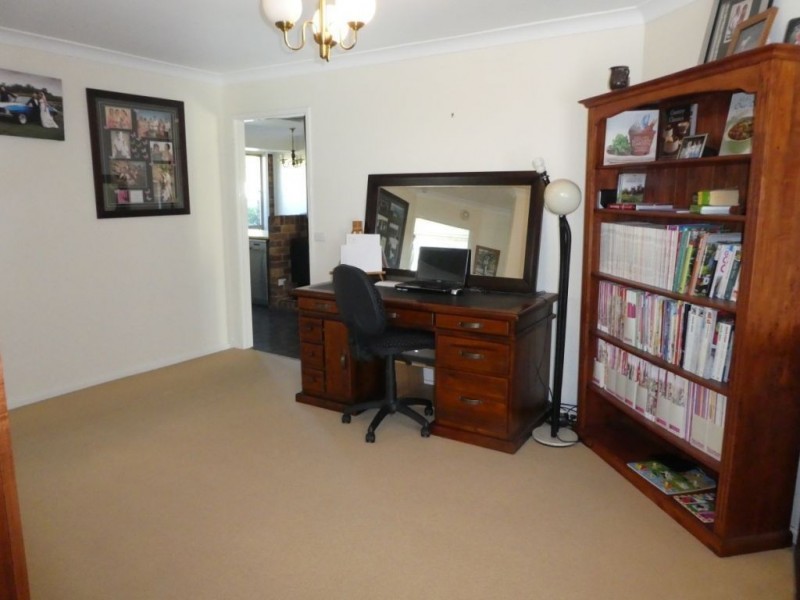 11 Robertson Street, West Lamington WA 6430