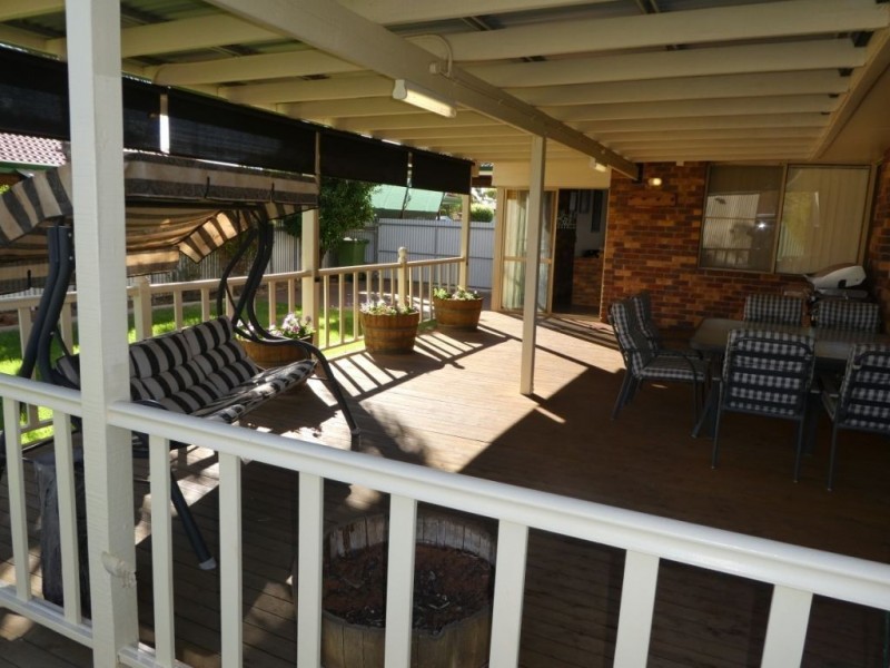 11 Robertson Street, West Lamington WA 6430