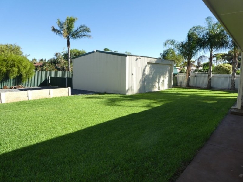 11 Robertson Street, West Lamington WA 6430