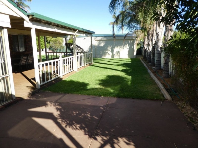 11 Robertson Street, West Lamington WA 6430