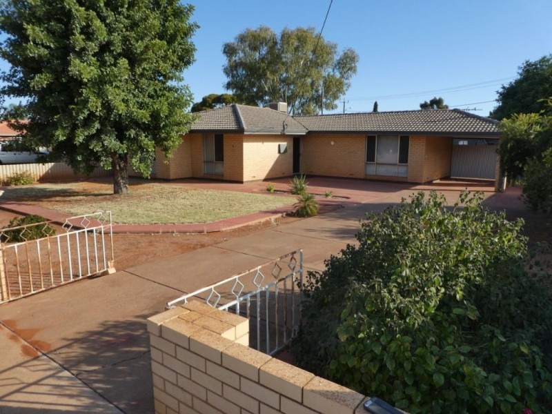 2 Moss Street, South Kalgoorlie WA 6430