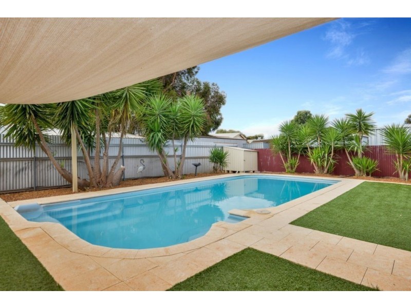 6 Cavalier Crescent, Boulder WA 6432