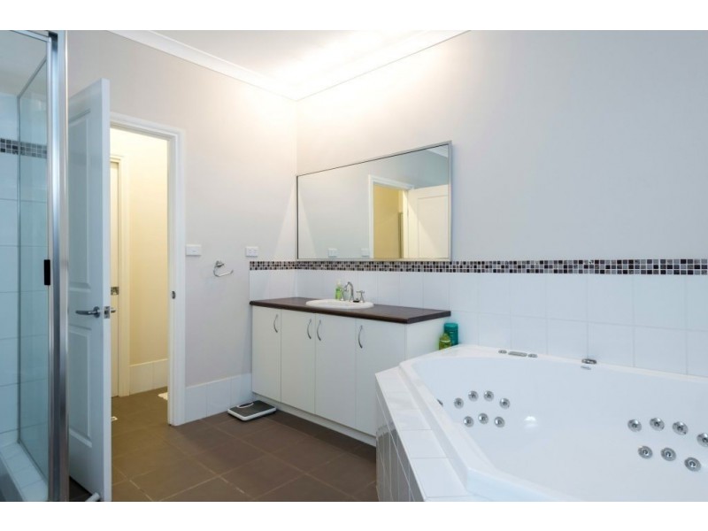 15 Nganka Way, Hannans WA 6430