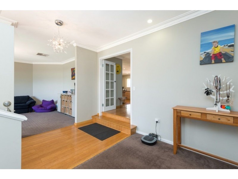 15 Jarvis Place, Hannans WA 6430