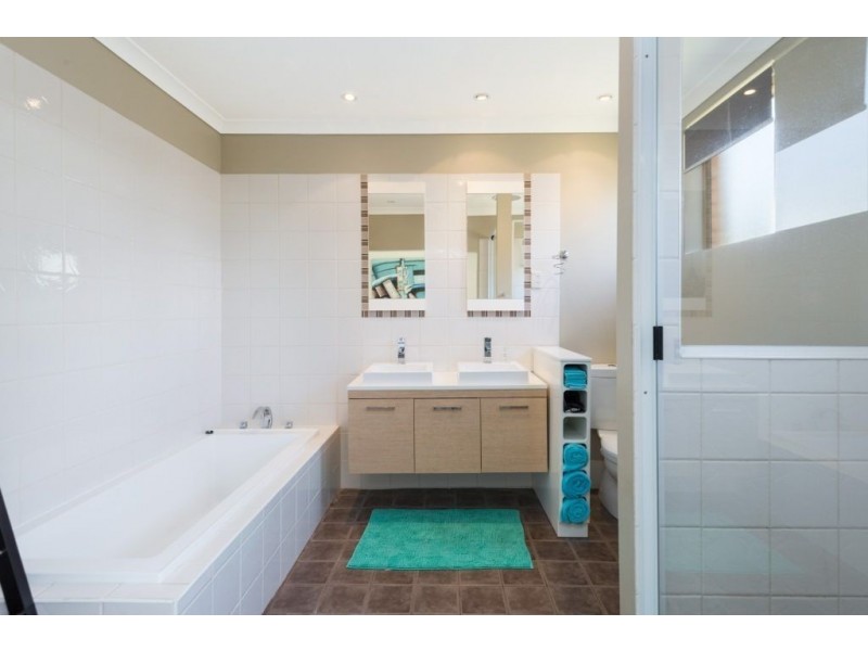 15 Jarvis Place, Hannans WA 6430