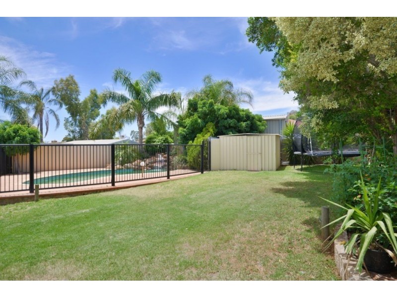 15 Jarvis Place, Hannans WA 6430