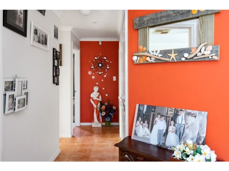 6B Carlyle Court, Boulder WA 6432