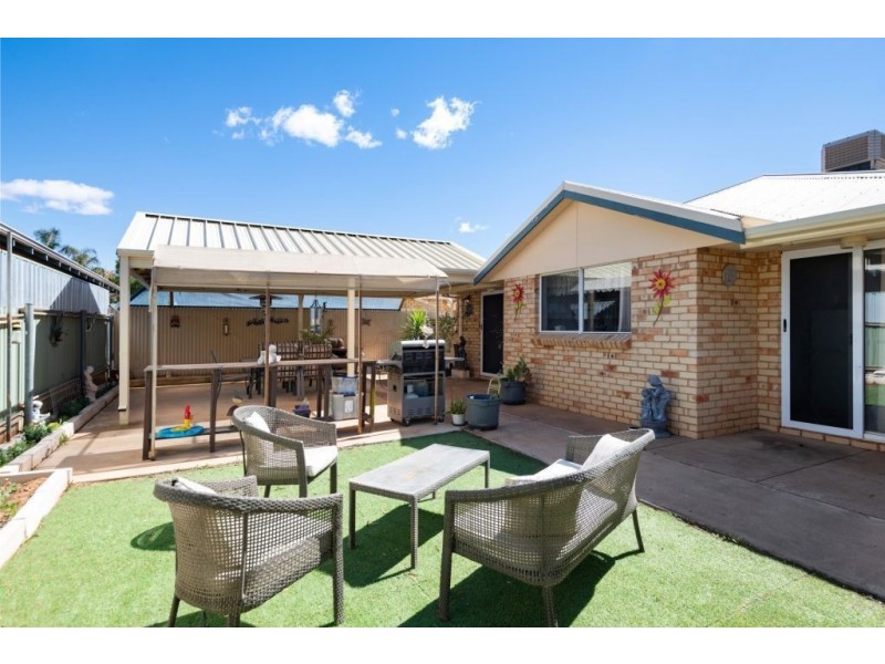 6B Carlyle Court, Boulder WA 6432