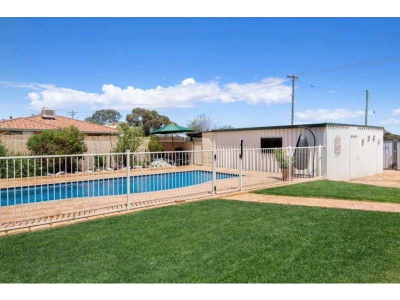 2 Jugan Place, Hannans WA 6430