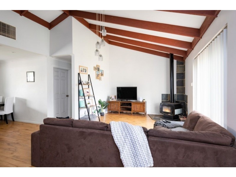 27 Davyhurst Drive, Hannans WA 6430