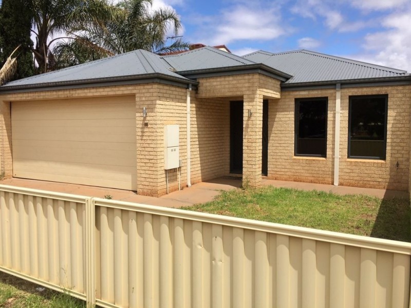 8b Bracklemann Drive, Boulder WA 6432