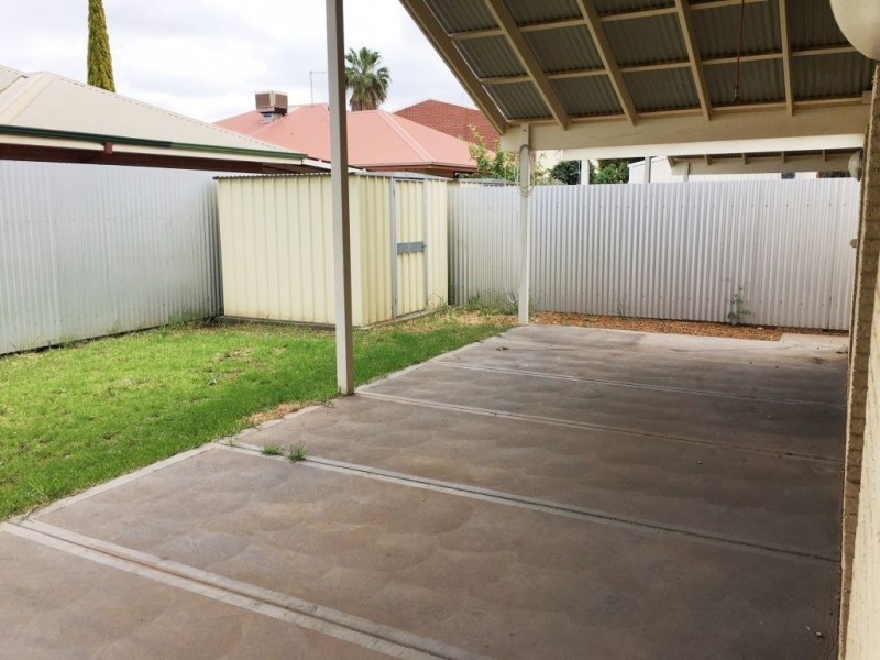 8b Bracklemann Drive, Boulder WA 6432