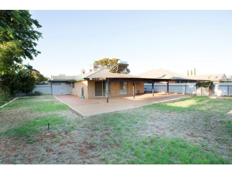 8 Killington Crescent, Boulder WA 6432