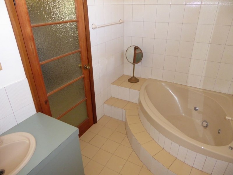 98A Ward Street, Lamington WA 6430