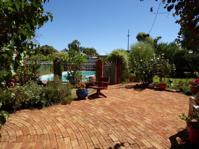 98A Ward Street, Lamington WA 6430