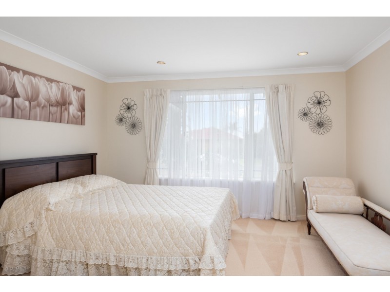 6 Riverina Way, Hannans WA 6430