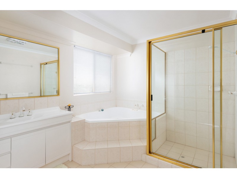 6 Riverina Way, Hannans WA 6430