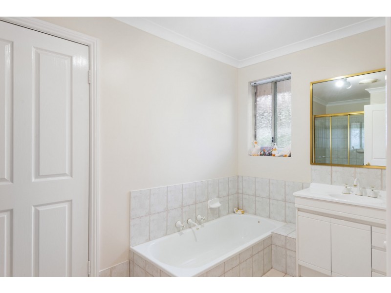 6 Riverina Way, Hannans WA 6430