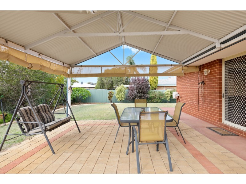 6 Riverina Way, Hannans WA 6430