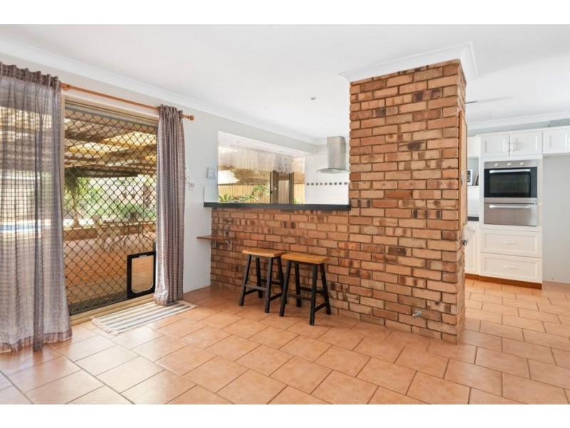 6 Robertson Street, West Lamington WA 6430