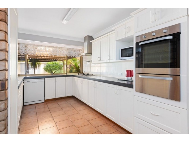 6 Robertson Street, West Lamington WA 6430