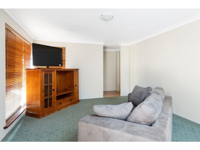 6 Robertson Street, West Lamington WA 6430