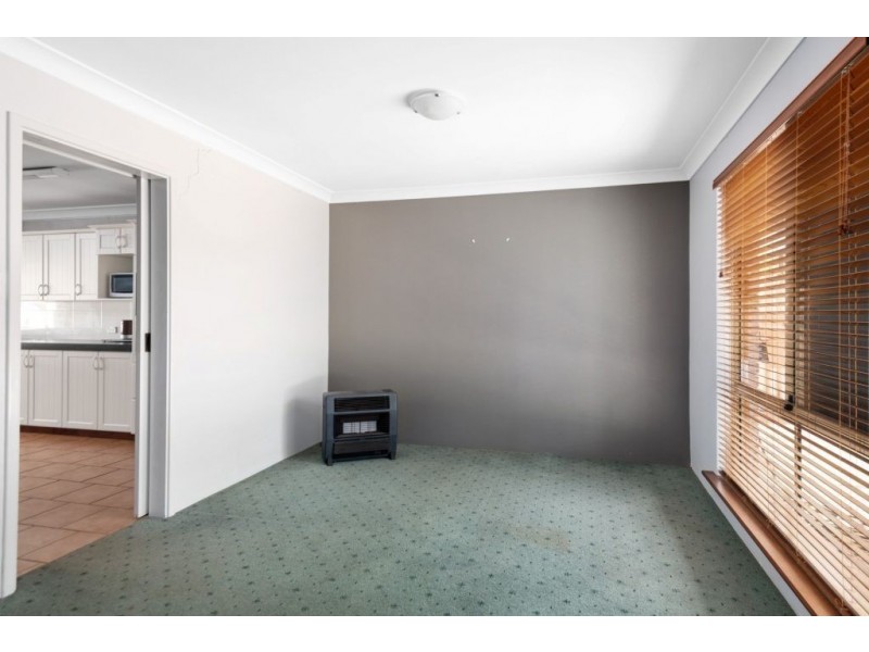 6 Robertson Street, West Lamington WA 6430